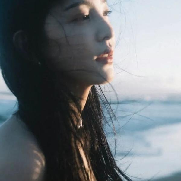 出水红莲